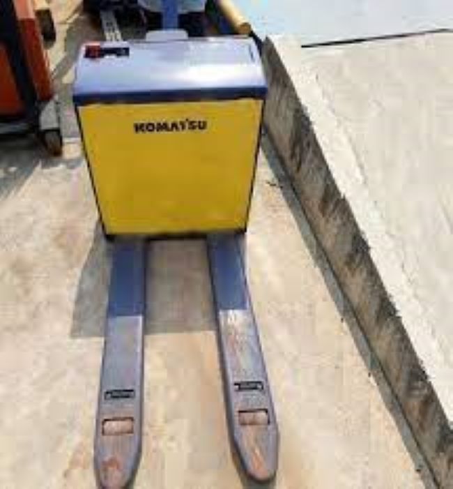 Xe Nâng Tay Komatsu Có Đặc Điểm Gì?