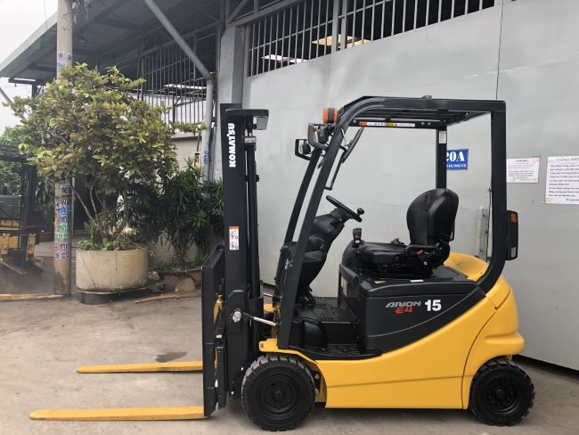 top các loại xe nâng trong kho hàng