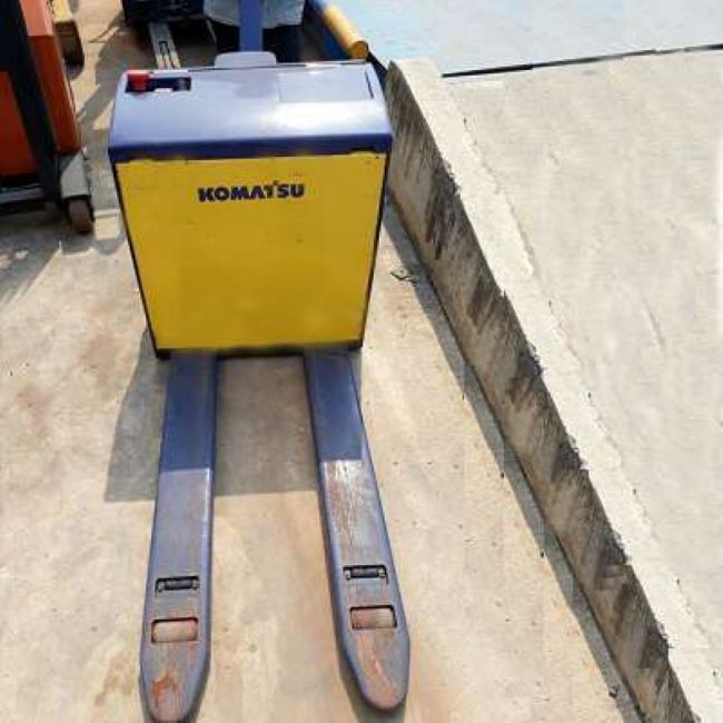top các loại xe nâng trong kho hàng