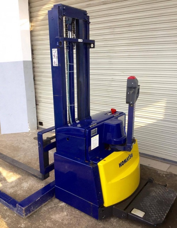 Xe nâng tay Komatsu