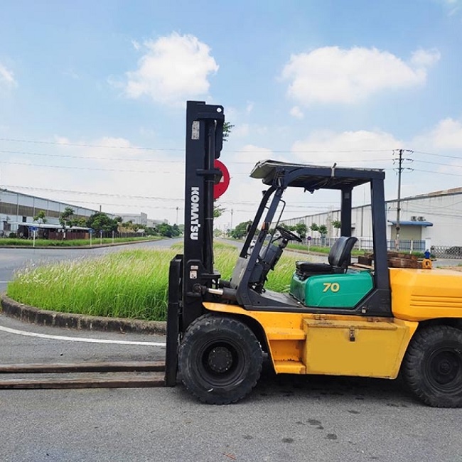Xe Nâng Trong Ngành Linh Kiện Điện Tử: Tăng Hiệu Suất & Tiết Kiệm Chi Phí